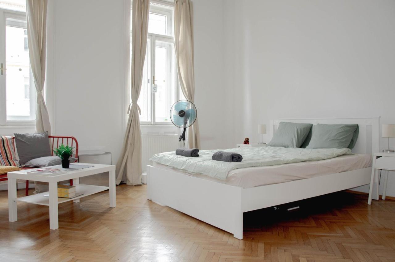 Wonderful Two Bedroom Apartment ウィーン エクステリア 写真
